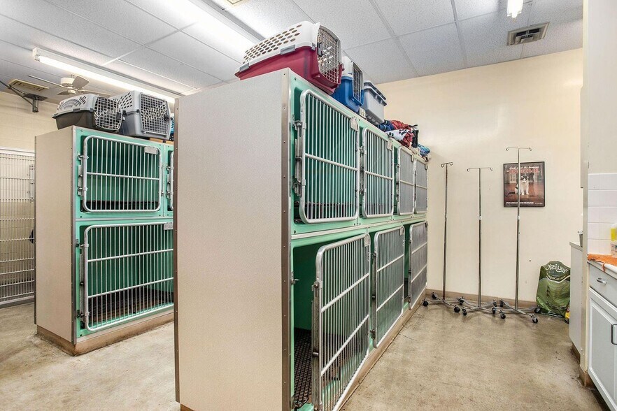 More Photos Of 2007 E Apple Ave, Muskegon Medical For Sale