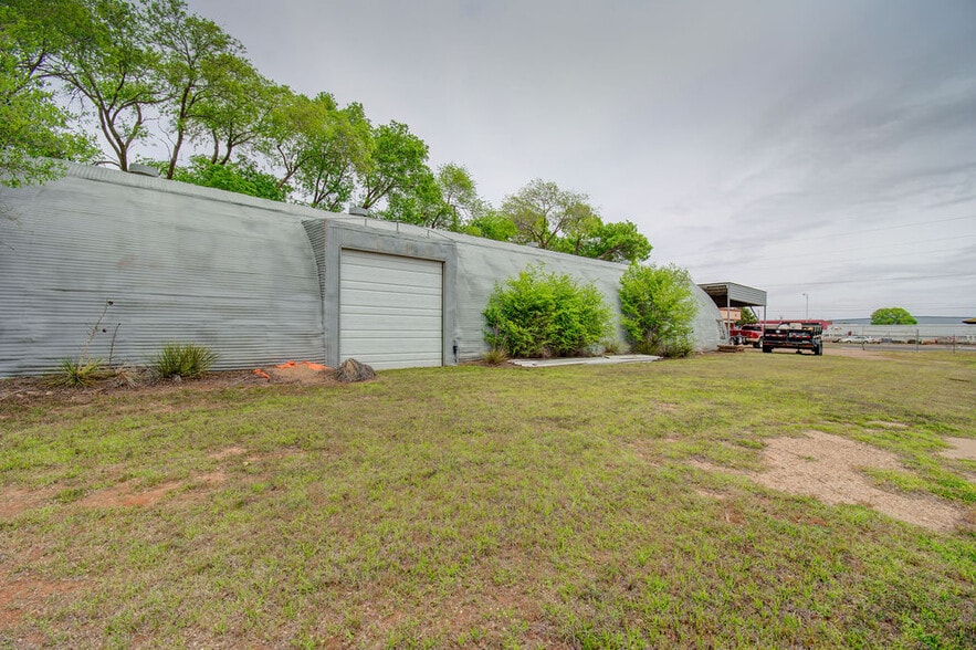 More Photos Of 4414 Avenue A, Lubbock Warehouse For Lease