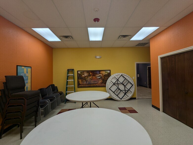 More Photos Of 5315 N Twin City Hwy, Nederland Warehouse For Sale