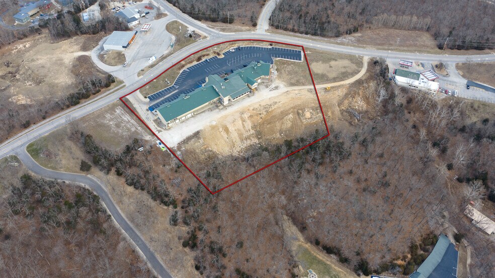 More Photos Of 4466 Horseshoe Bend Pky, Village Of Four Seasons General Retail For Sale