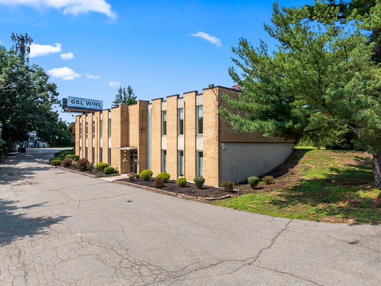 More Photos Of 160 Tices Ln, East Brunswick Office For Sale