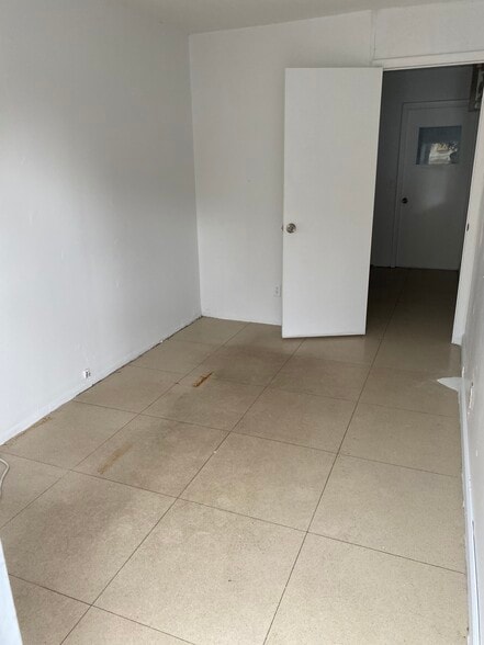 More Photos Of 500 N Dixie Hwy, Hollywood Warehouse For Lease