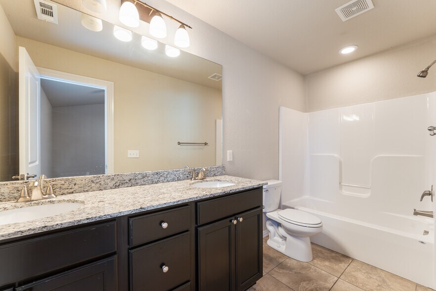 More Photos Of 2701 W Shasta Rd, Rogers Multifamily For Sale