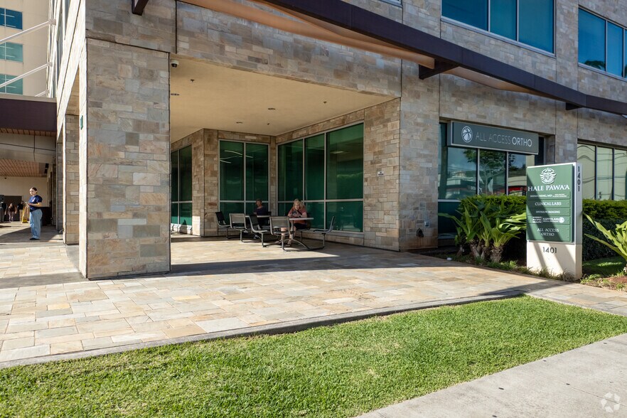 More Photos Of 1401 S Beretania St, Honolulu Office For Lease