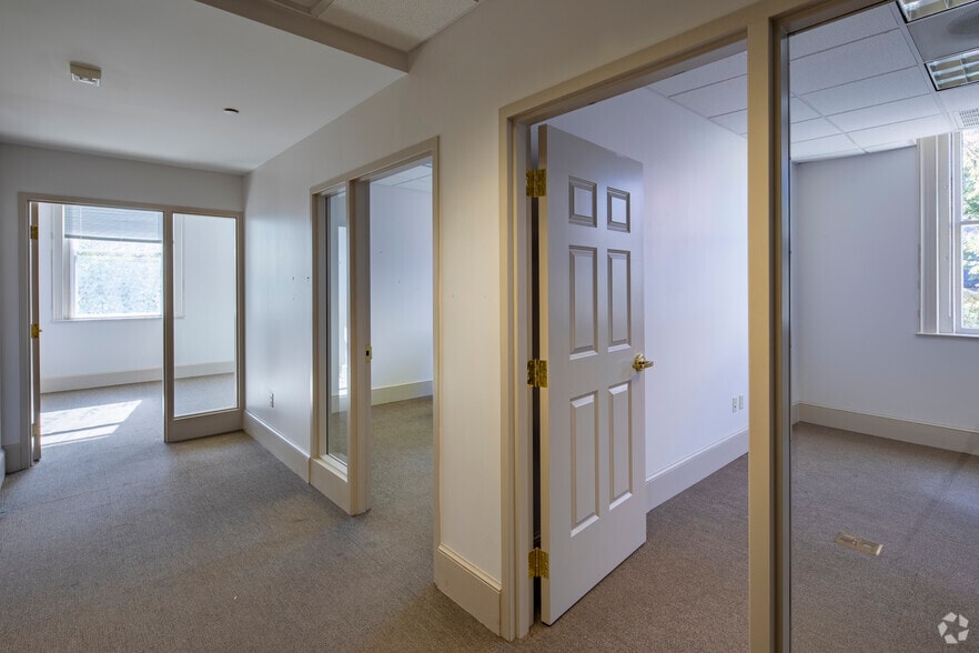 More Photos Of 100 N Loudoun St, Winchester Office For Lease