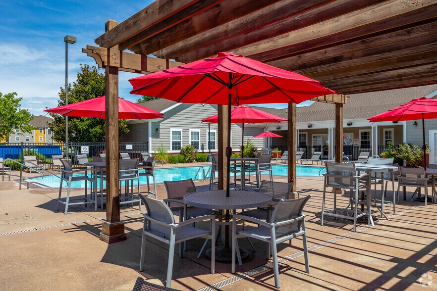More Photos Of 500 Saluki Blvd, Carbondale Apartments For Sale