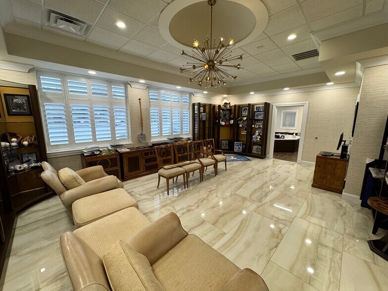 More Photos Of 101 Neal Pl, High Point Office For Lease