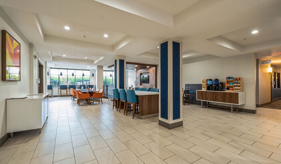 More Photos Of 46300 Interstate 10, Winnie Hotel For Sale