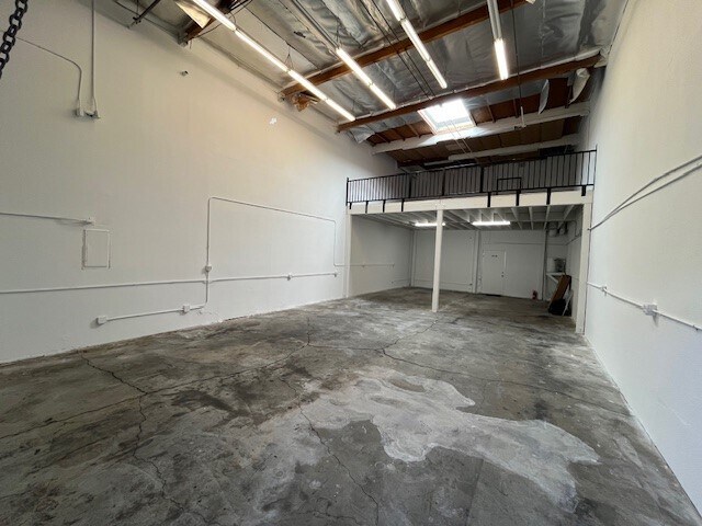 More Photos Of 1231-1241 E Warner Ave, Santa Ana Distribution For Lease