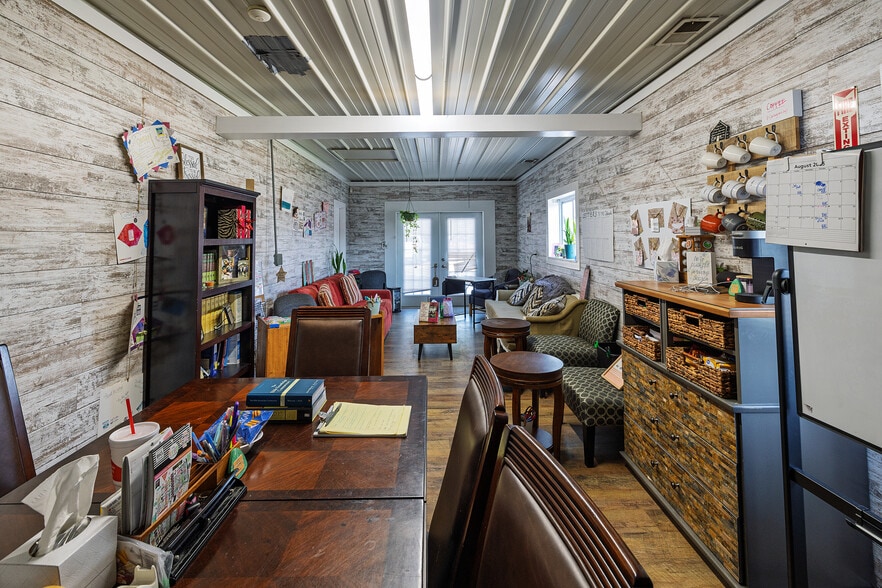 More Photos Of 1518 S Dixon Rd, Kokomo Storefront For Sale