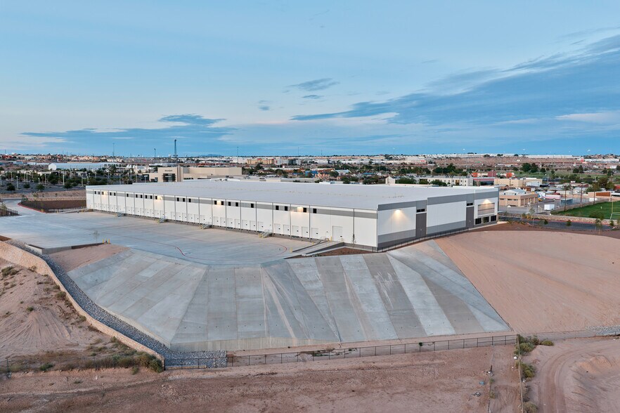 More Photos Of 8900 Escobar Dr, El Paso Distribution For Lease