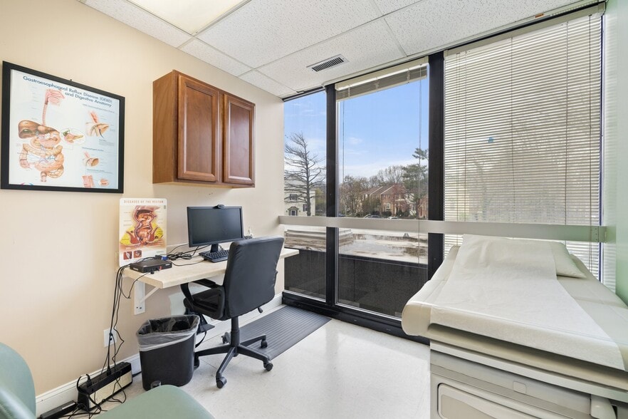 More Photos Of 2616 Sherwood Hall Ln, Alexandria Medical For Sale