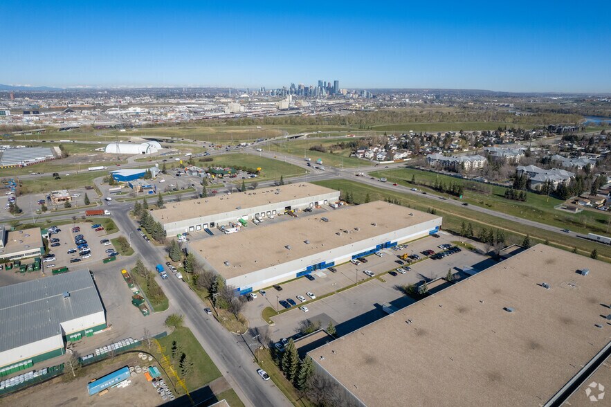 More Photos Of 2634 45th Ave SE, Calgary Warehouse For Lease