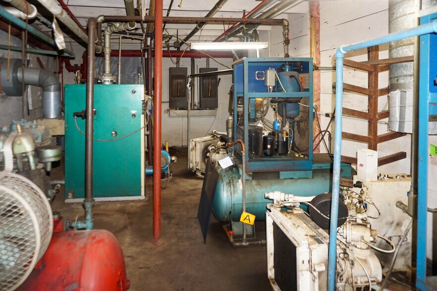 More Photos Of 714 S Franklin St, Cuba Industrial For Sale