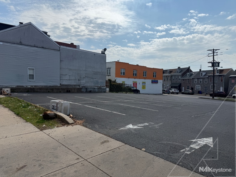 More Photos Of 936 N 9th St, Reading Bank For Sale