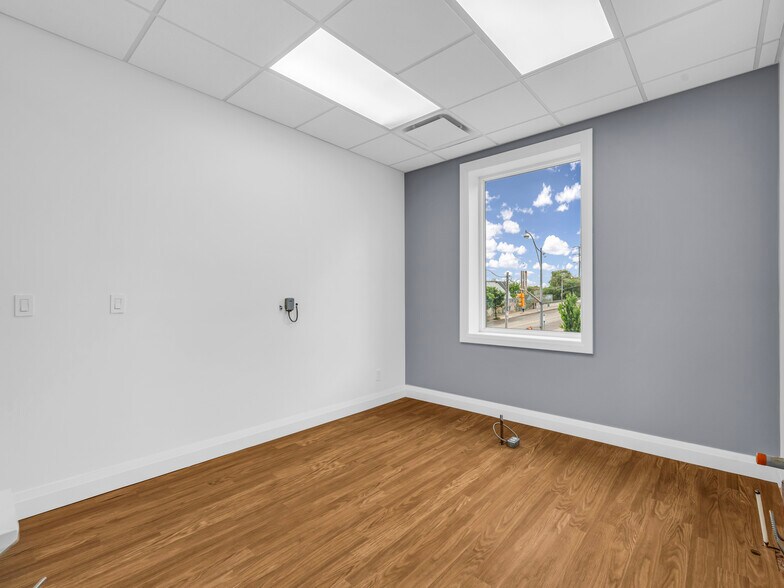 More Photos Of 541 Queen St E, Toronto Storefront For Lease