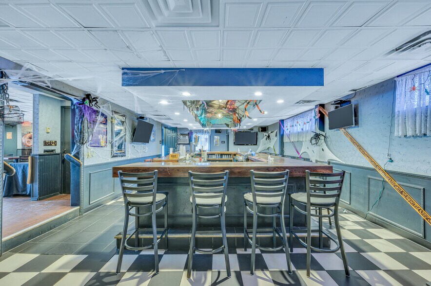 More Photos Of 524 Court St, Scranton General Retail For Sale