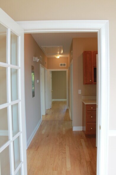 More Photos Of 6817 Southpoint Pky, Jacksonville Office For Sale