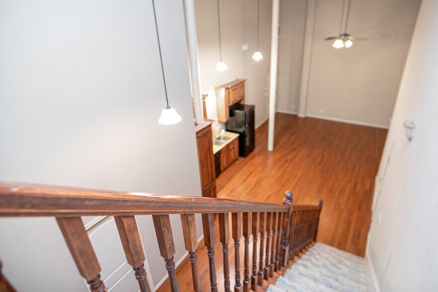 More Photos Of 208 N Bryan Ave, Bryan Office Residential For Lease