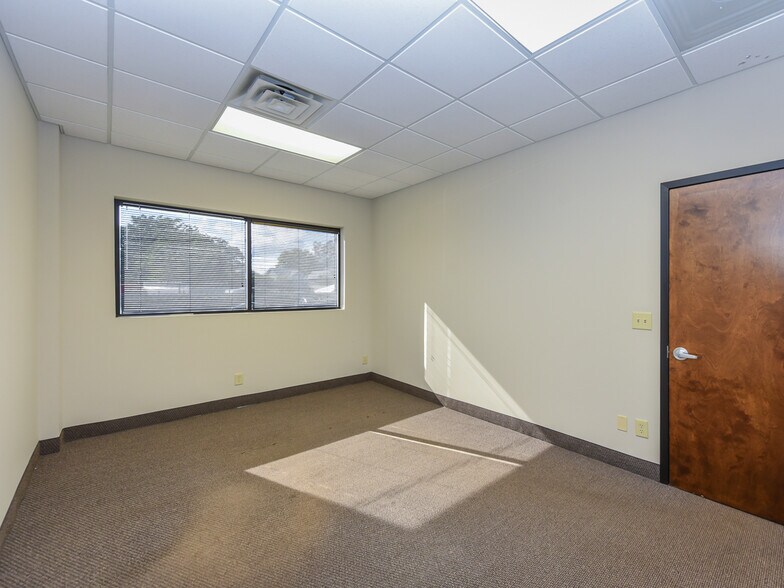 More Photos Of 5104 Western Blvd, Raleigh Office For Lease