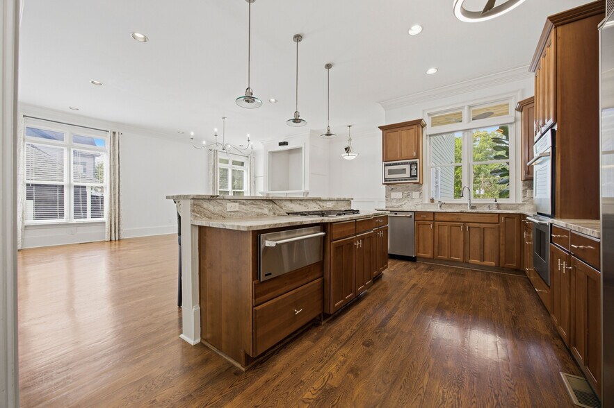 More Photos Of 574 East Ave NE, Atlanta Specialty For Sale