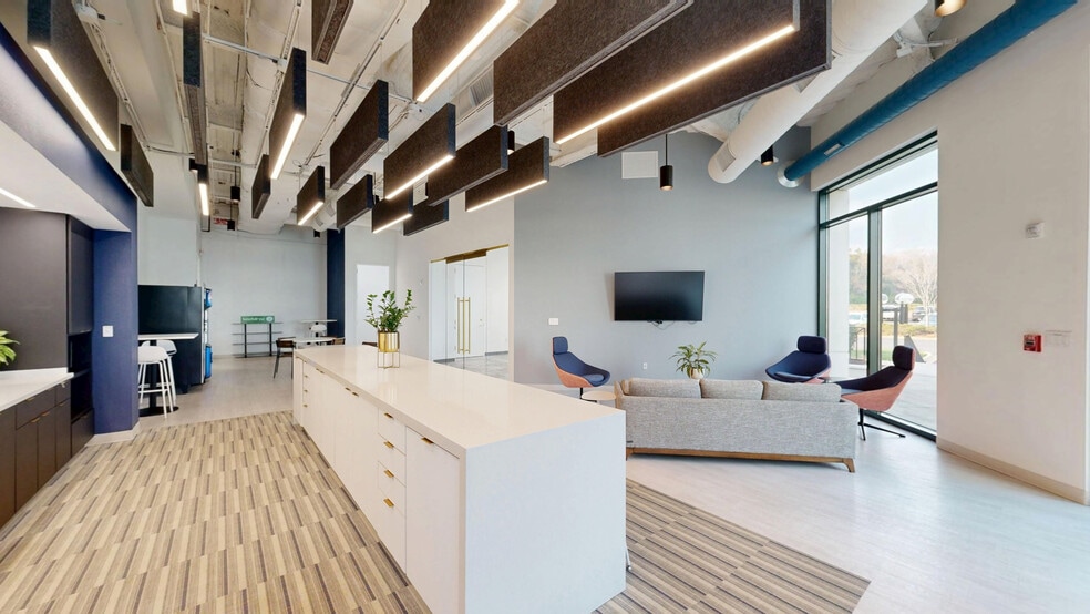 More Photos Of 9144 Arrowpoint Blvd, Charlotte Office For Sale