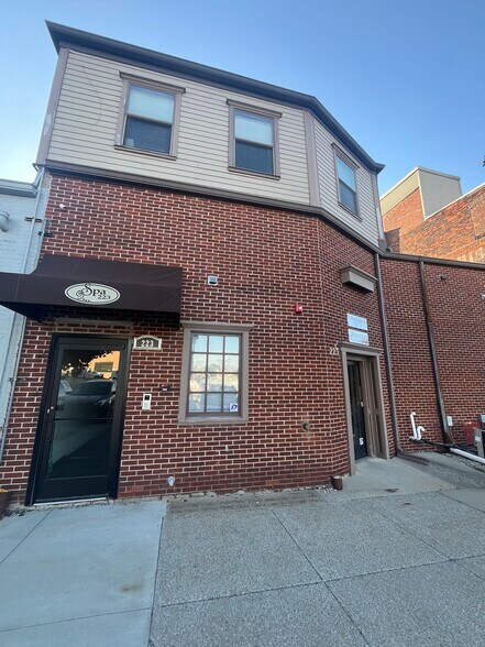 More Photos Of 223 Huron Ave, Port Huron Storefront Retail Residential For Sale