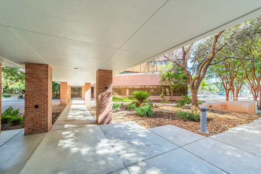 More Photos Of 100 Citibank Dr, San Antonio Office For Sale