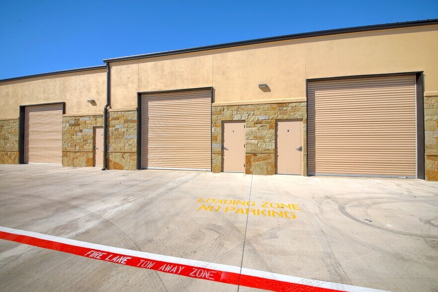 More Photos Of 720 S Bell Blvd, Cedar Park Showroom For Lease