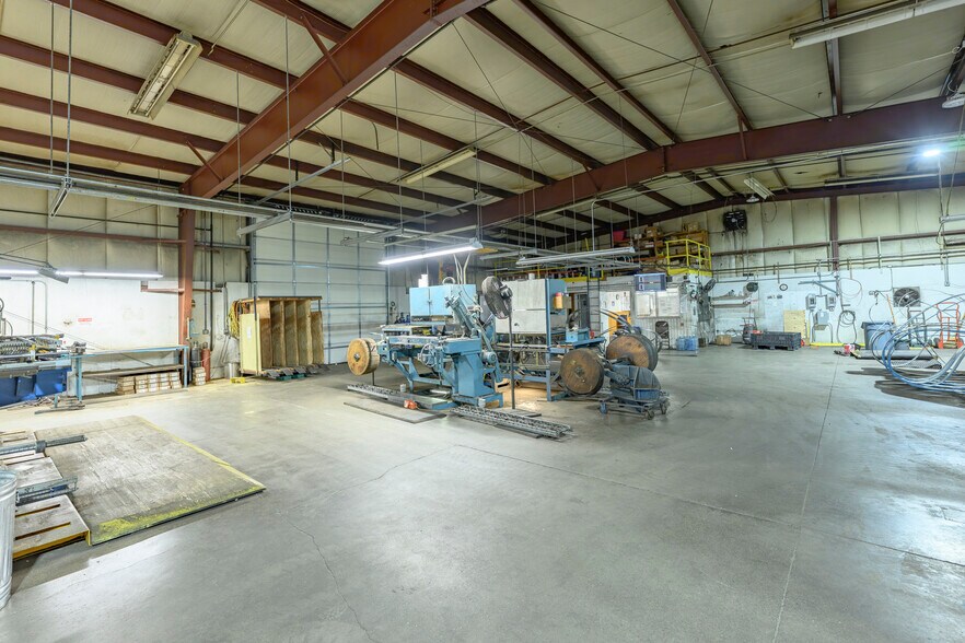 More Photos Of 460 NE Yamhill St, Willamina Distribution For Lease