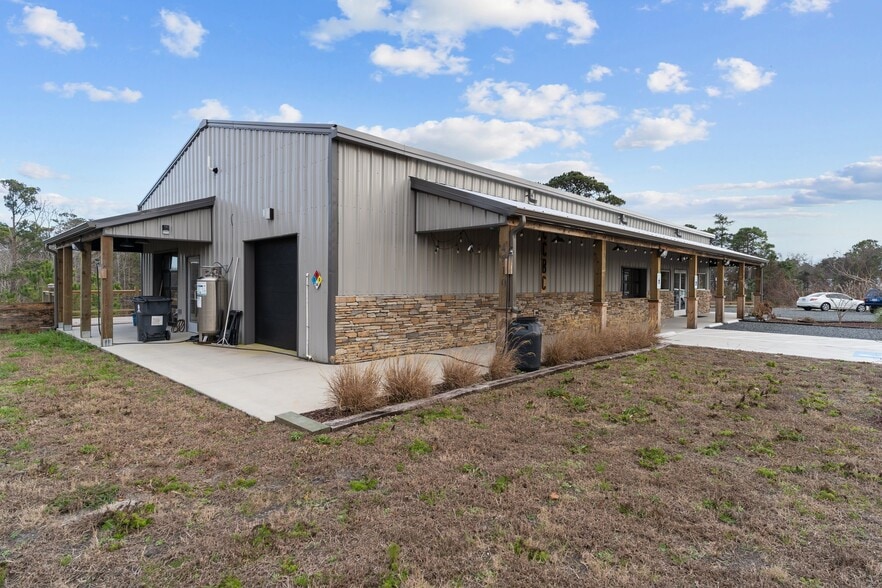 Primary Photo Of 4810 Long Beach Rd SE, Southport General Retail For Sale