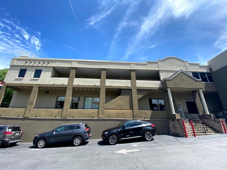 More Photos Of 842 N Highland Ave NE, Atlanta Freestanding For Lease