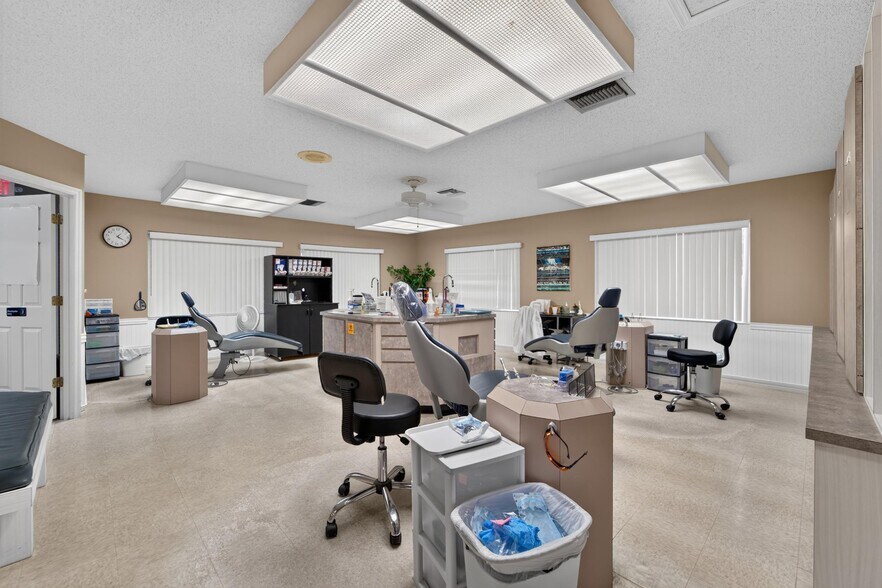 More Photos Of 1205 W Baker St, Plant City Medical For Sale