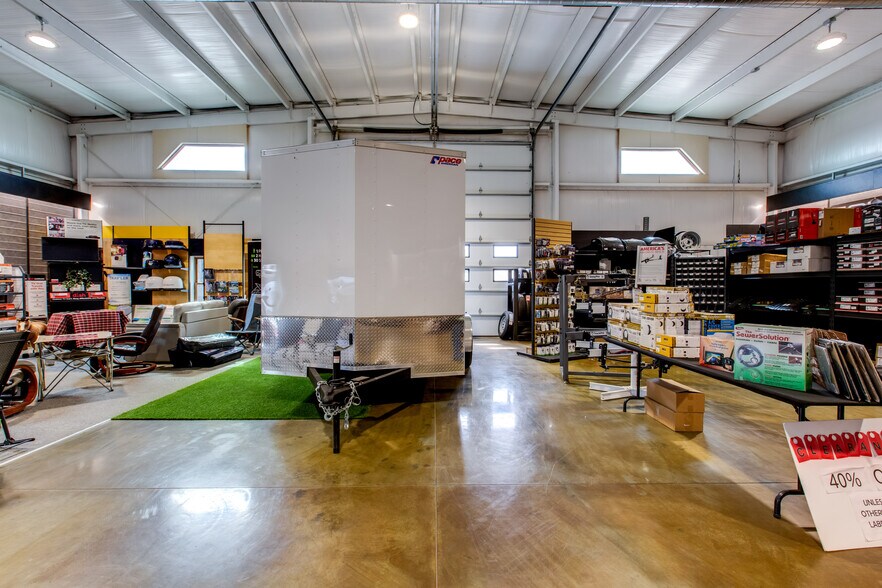 More Photos Of 4081 Camelot Cir, Longmont Showroom For Sale