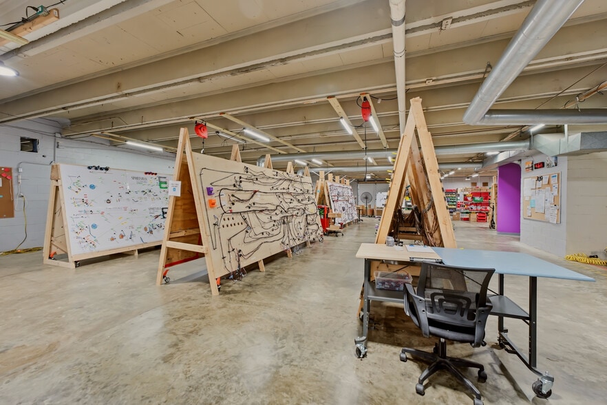 More Photos Of 303-311 E Anderson Ave, Knoxville Warehouse For Lease