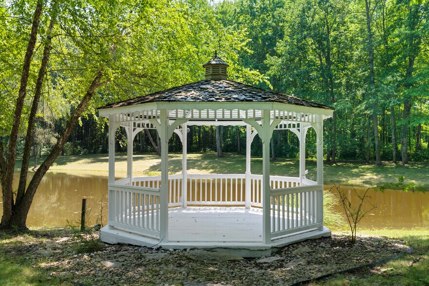 More Photos Of 5455 Plantation Rd, Sunbury Lodge Meeting Hall For Sale