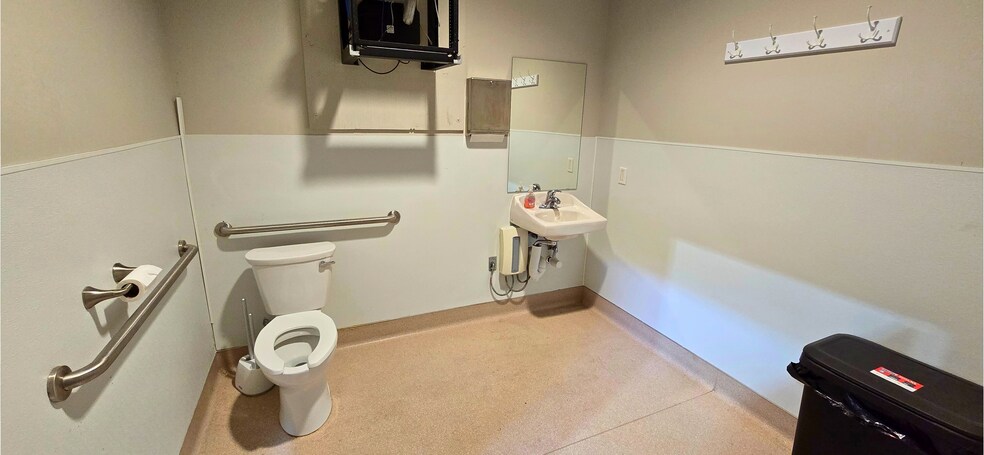 More Photos Of 650 N 137th Ave, Goodyear Light Distribution For Sale