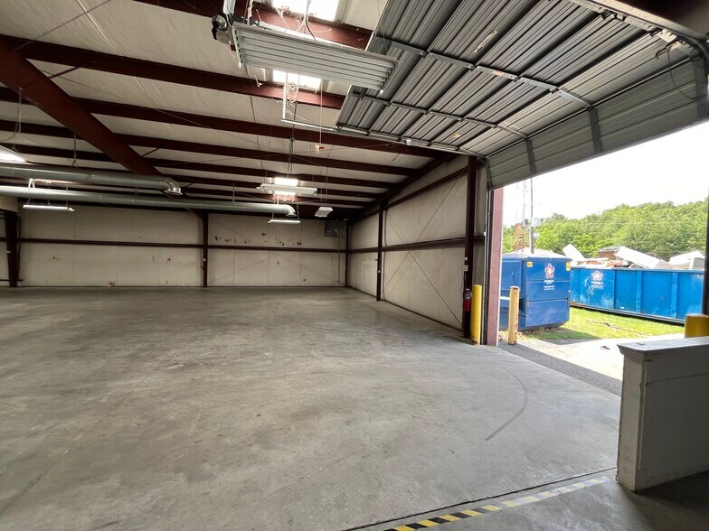 More Photos Of 499 Jessen Ln, Charleston Industrial For Lease