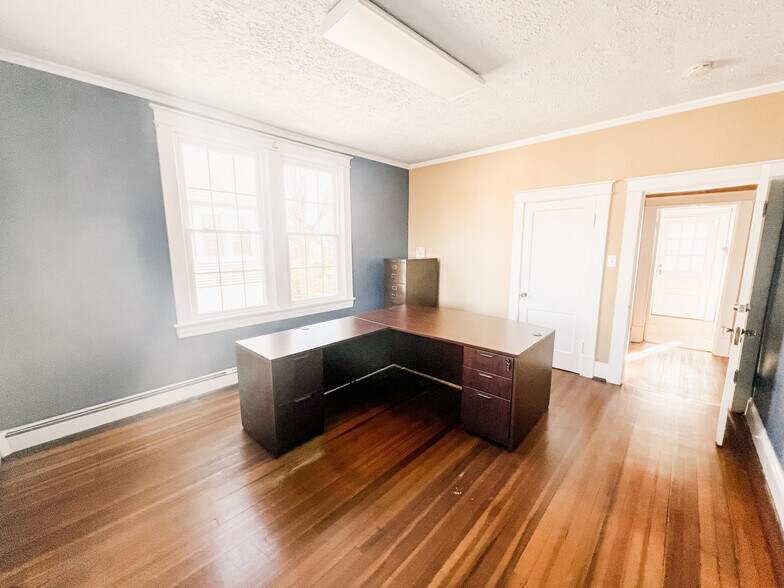 More Photos Of 2414 Memorial Ave, Lynchburg Office For Lease