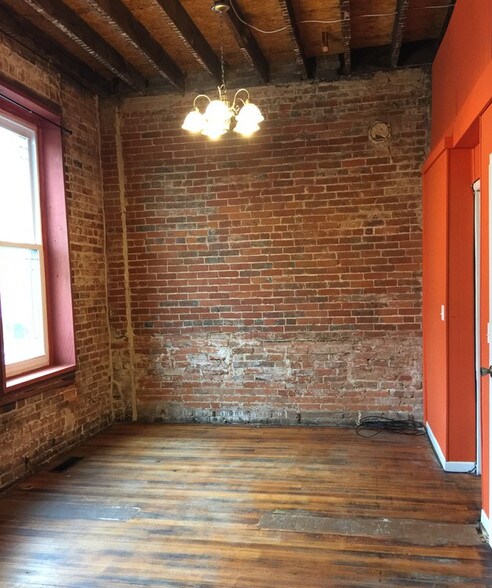 More Photos Of 505 Cherokee St, Leavenworth Loft Creative Space For Sale