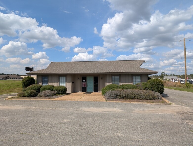 More Photos Of 4168 Old US 41 N, Valdosta Light Distribution For Lease