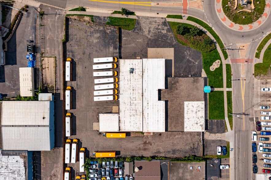 More Photos Of 636 NE 39th Ave, Minneapolis Manufacturing For Sale