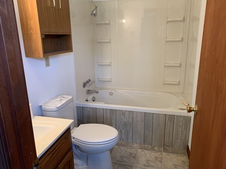 More Photos Of 5405 Village Ct, Adamstown Specialty For Sale