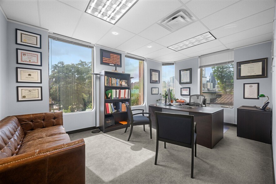 More Photos Of 1411 West Ave, Austin Office For Sale