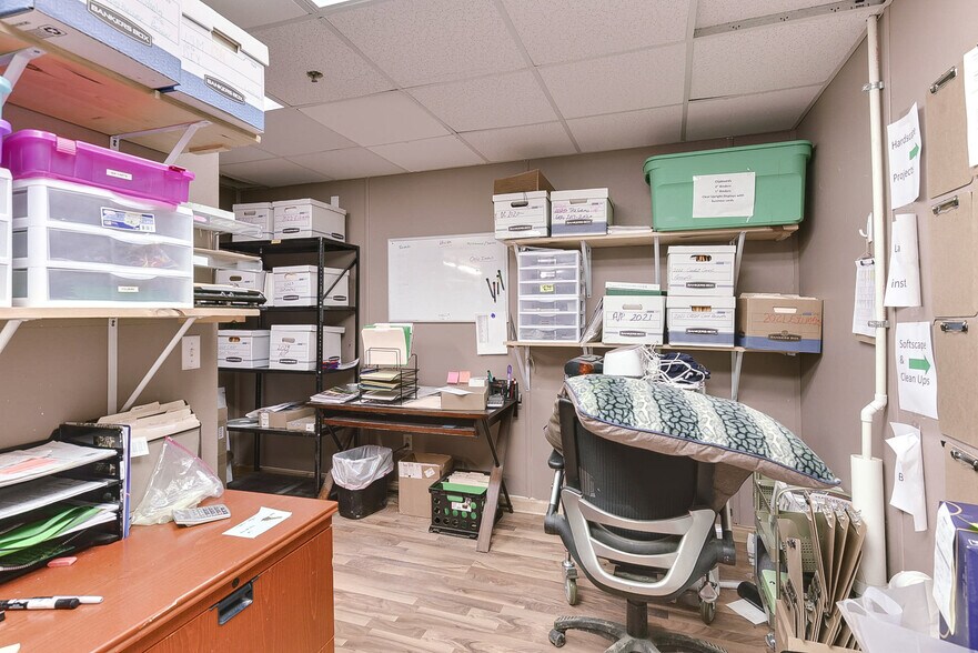 More Photos Of 110 W Reichmuth Rd, Valley Freestanding For Sale