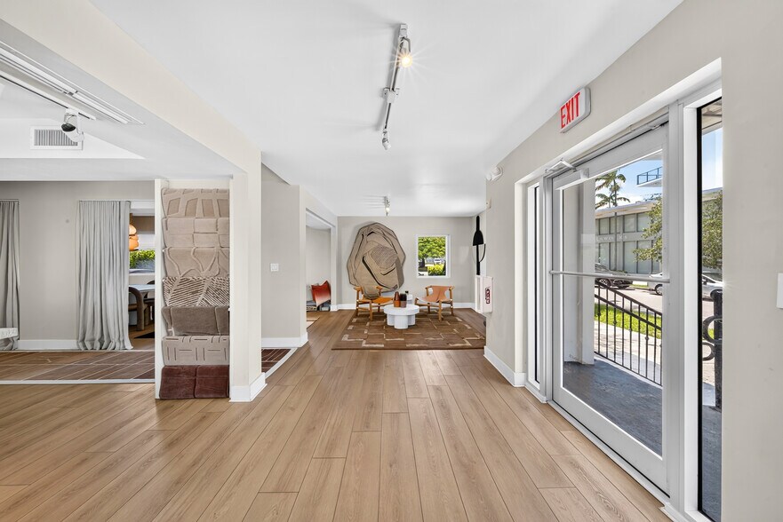 More Photos Of 286 NE 39th St, Miami General Retail For Lease