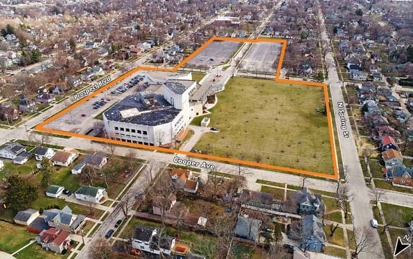 More Photos Of 901-934 Center St, Elgin Hospital For Sale