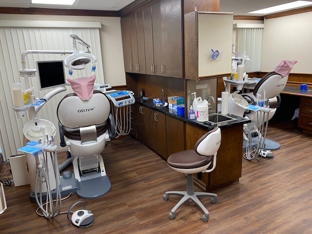 More Photos Of 5995-5997 Brockton Ave, Riverside Medical For Sale