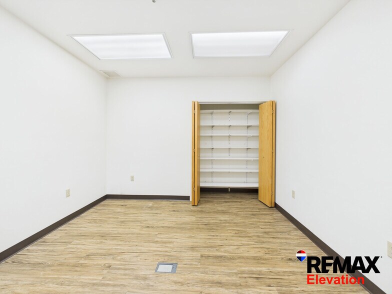 More Photos Of 156 N 6th St, Basin Office For Sale