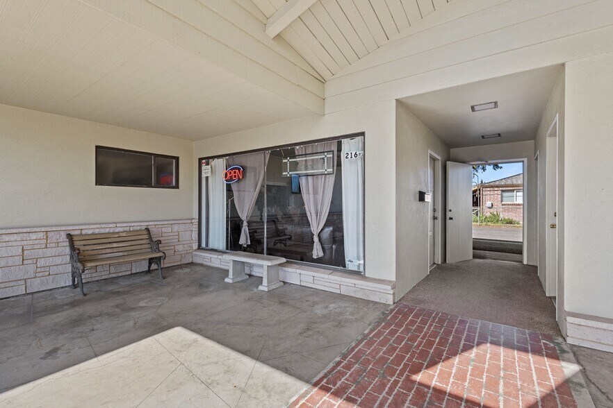 More Photos Of 216 N 40th Ave, Yakima Freestanding For Lease